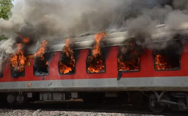 Fire Accidents In Trains In India - Sakshi