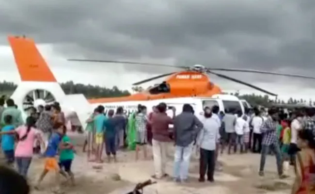 ONGC chopper narrow escapes from accident - Sakshi