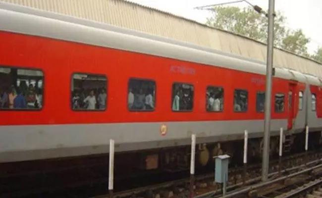 Special Rajdhani Train Has Engine At Both Ends - Sakshi
