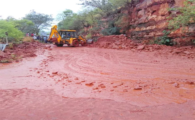Landslides Fell On The Srisailam Ghat Road In Mahabubnagar - Sakshi