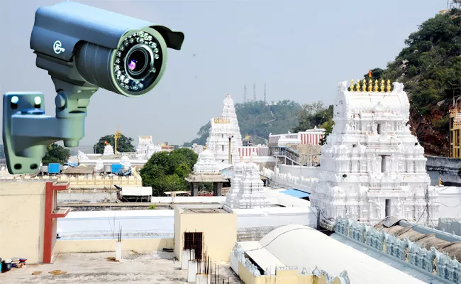 No Security In Srikalahasti temple Chittoor - Sakshi