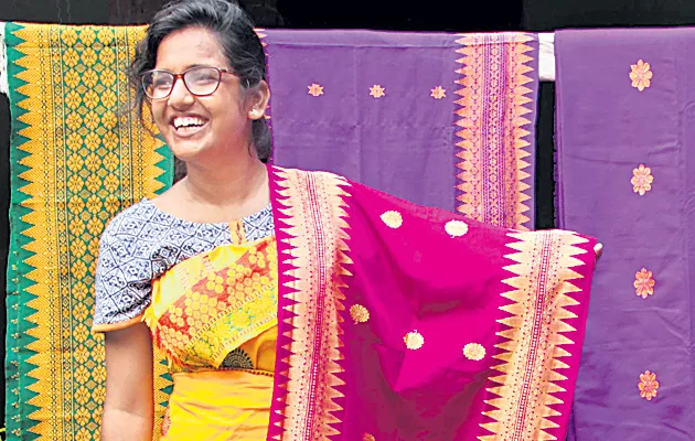 Akhila targets designed to make designs on handloom clothe - Sakshi