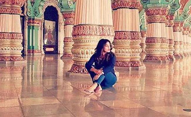 Actress Nidhi Subbaiah Caught in Mysore Palace Photoshoot - Sakshi