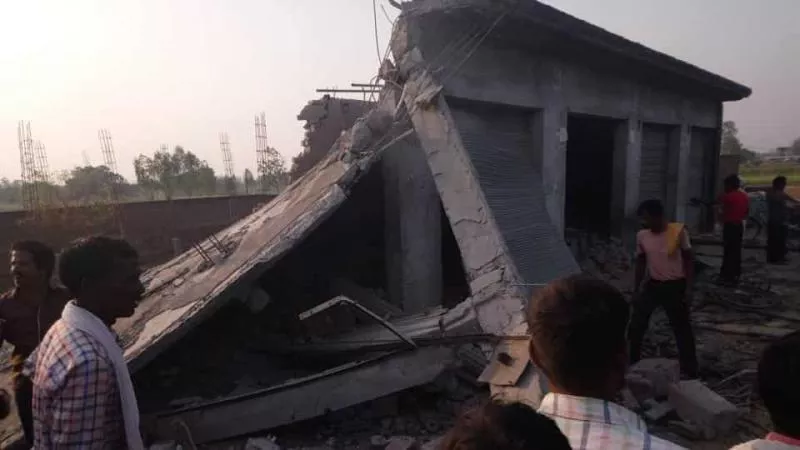 Seven dead, three injured after blast at firecracker factory in Uttar Pradesh - Sakshi