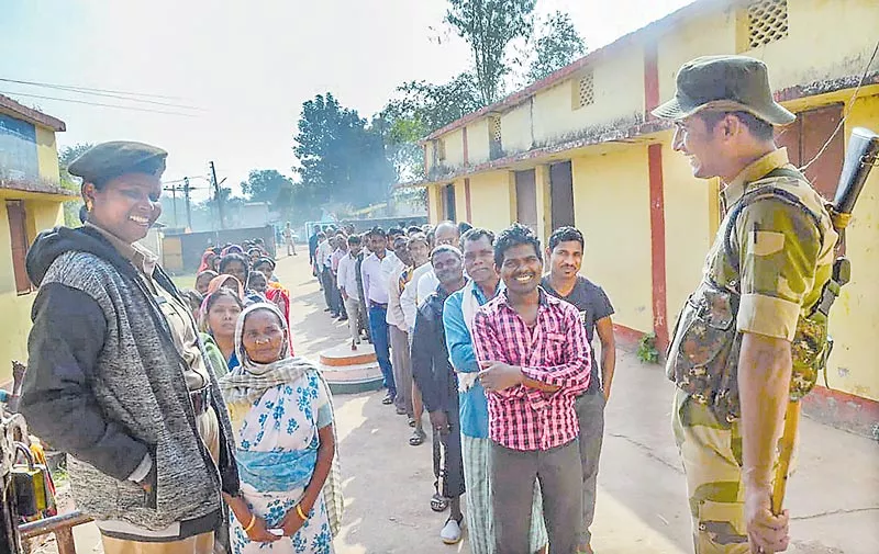 70% turnout in phase one of polls in Chhattisgarh - Sakshi