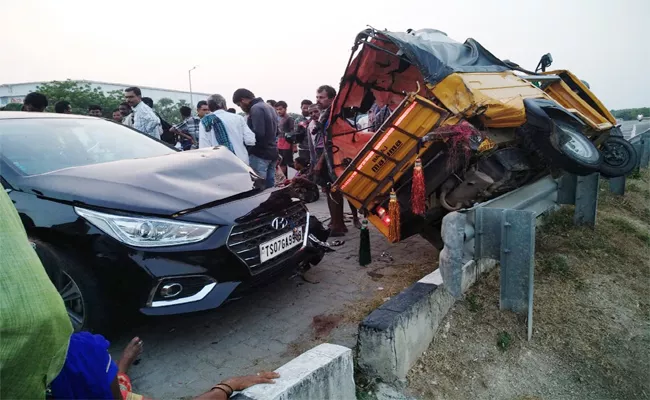 Woman Injured in Car And Auto Accident - Sakshi