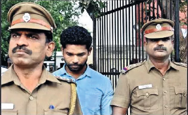 Thief Karri Satish Case Transfer to Chennai - Sakshi