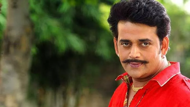 Ravi Kishan Duped Of Over One Crore By A Ralty Firm - Sakshi
