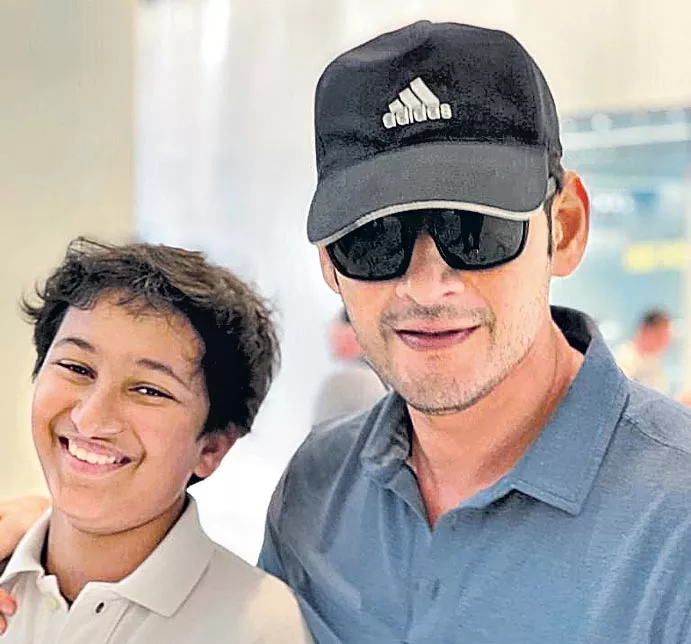 Mahesh Babu's Pic With 'Best Buddy' Son Gautham Is All Love - Sakshi