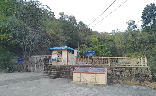 Guntapalli Caves Closed For Sri Dharani Murder Case - Sakshi