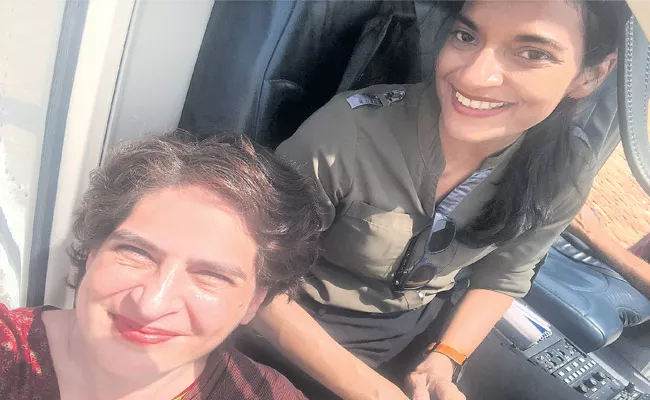 Priyanka Gandhi Vadra Praises Chopper Pilot - Sakshi