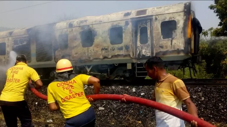 Fire in Bhubaneswar Bound Rajdhani Express - Sakshi