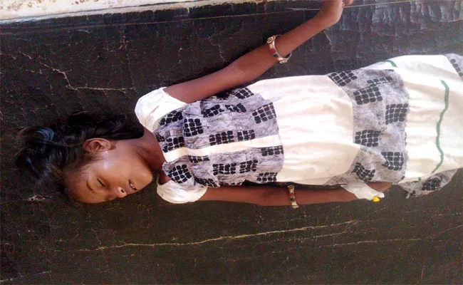 Girl Child Died in Prakasam While Playing on Hammock - Sakshi
