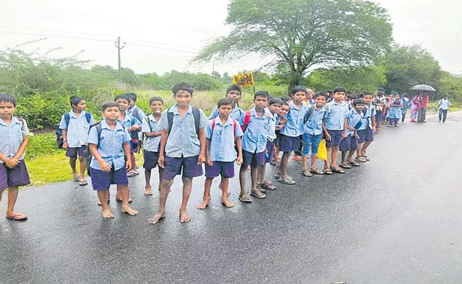 Thousand Villages Have No Bus Facility In Telangana - Sakshi