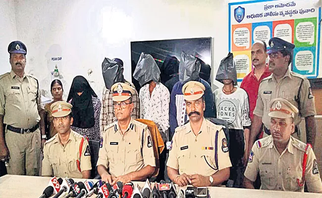 Six Arrest in Knife Attacking Case Hyderabad - Sakshi