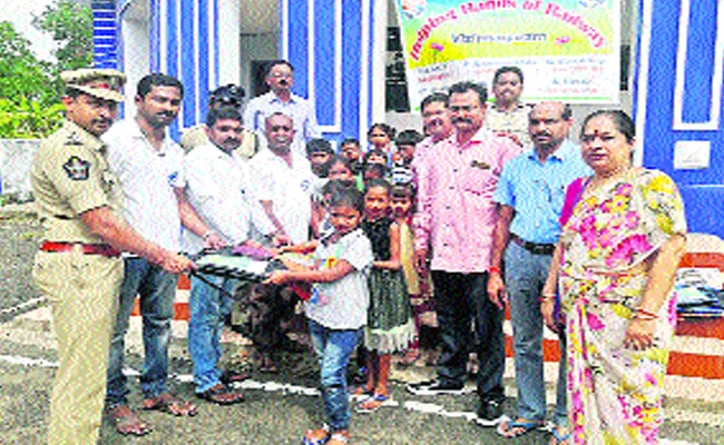 Railway Helping Hands Charity Distributing School Bags In Vizianagaram - Sakshi
