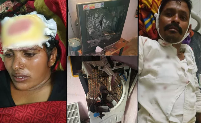 Miscreants Attack On CPI Activists Houses In Devarakonda - Sakshi