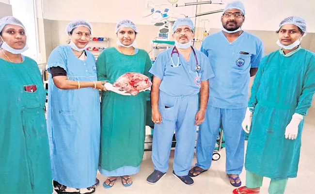 RVM Doctors Remove 5 Kg Tumour From Woman's Stomach - Sakshi