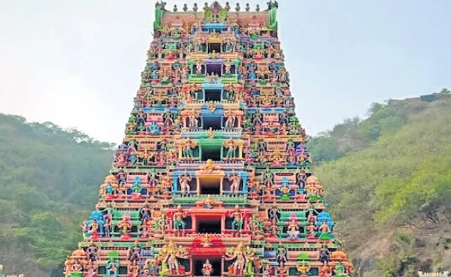 Outsourcing Jobs Fraud In Kanaka Durga Temple At Vijayawada - Sakshi