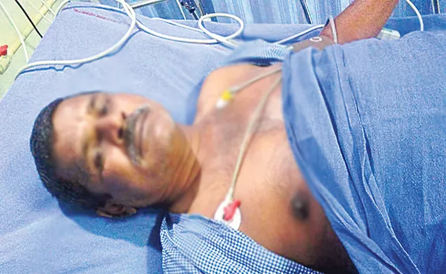 RTC Driver Driver Dies Of Heart Attack In Warangal - Sakshi
