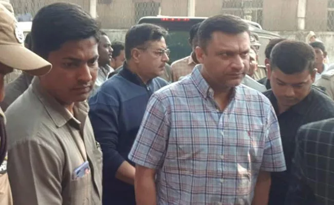 Akbaruddin Owaisi Attends A Hearing in Nirmal Court  - Sakshi