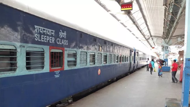 Special Trains From Kacheguda to Tirupati And Srikakulam - Sakshi