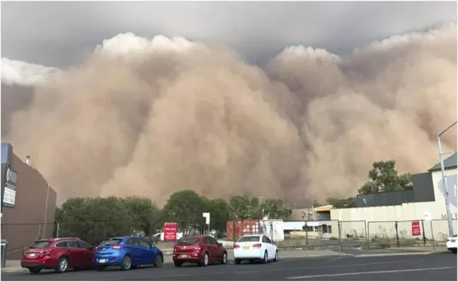 Dust Storms Hail And Flash Floods Hit Australia - Sakshi
