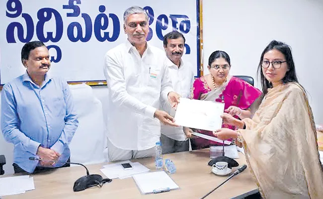 Harish Rao Praises Telangana State At Siddipet Collectorate - Sakshi