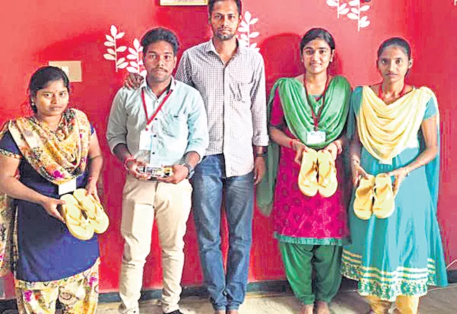 Tamil Nadu students design E-slippers to Protect Women - Sakshi