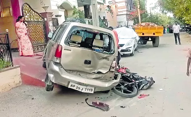 Tractor Havoc with Breaks Fail In Chaitanyapuri - Sakshi