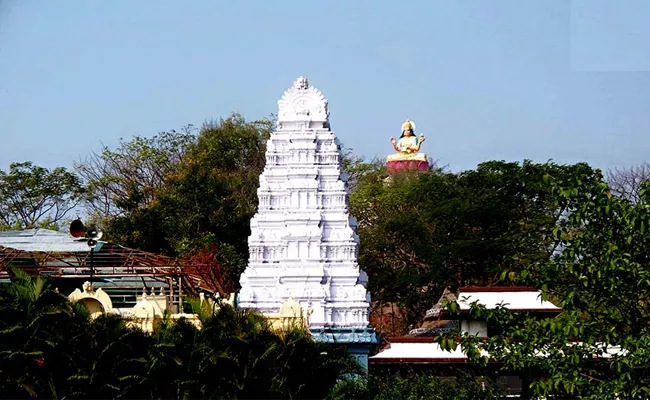 Basara Temple Arjitha Sevas Closed tomorrow Onwads In Nirmal - Sakshi