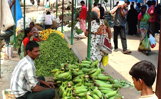 Coronavirus: Rythu Bazaars at Market Yards In Andhra Pradesh - Sakshi