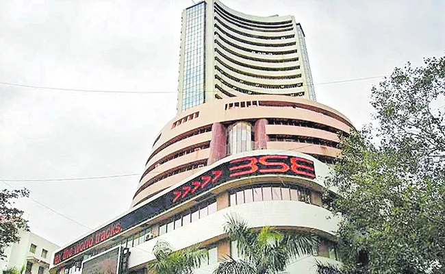 RIL And HDFC twins lift Sensex 400 points higher - Sakshi
