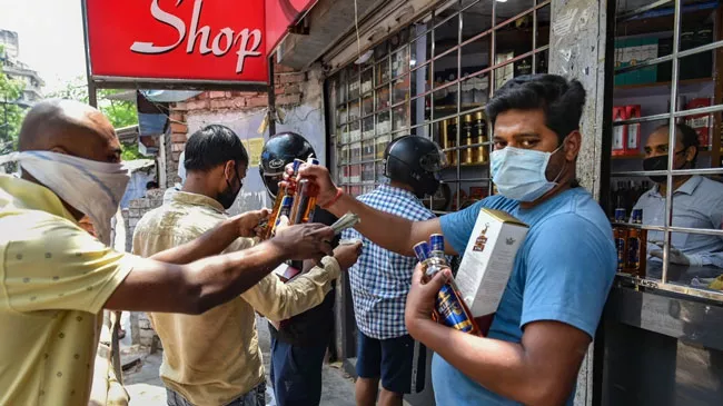 Delhi Imposes 70persant Special Corona Fee On Liquor  - Sakshi