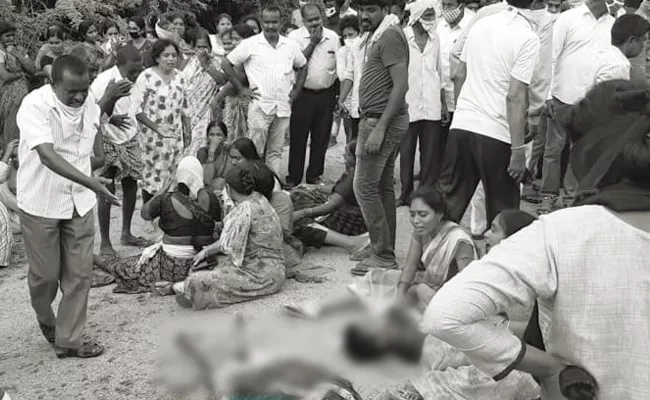 Three Children Died After Fell In Puttalamma Reservoir In warangal - Sakshi