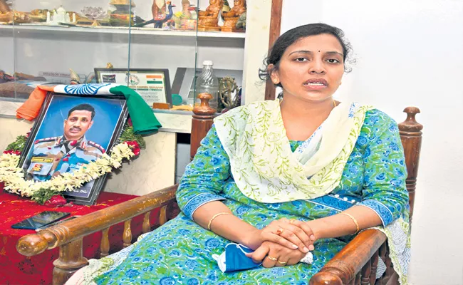 Sakshi Interview With Colonel Santosh Babu Wife In Family