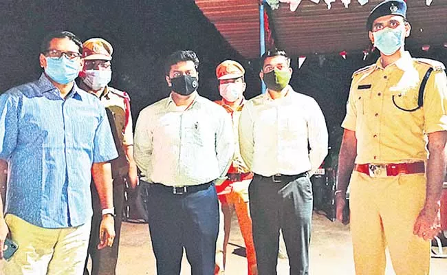 IG Nagi Reddy Visited Police Stations In Adilabad - Sakshi