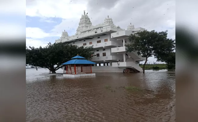 Hyderabad Rains: Heavy Floods To Krishna River And Alerts Nearest Villages - Sakshi