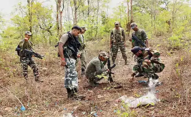 Five Naxals Assassinated In Encounter In Maharashtra - Sakshi