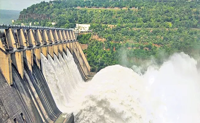 Flood flow to Srisailam and Nagarjunasagar projects has been Decreased - Sakshi