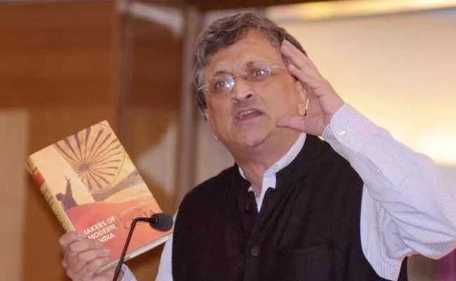 Ramachandra Guha Criticises Ganguly For Sacking Manjrekar - Sakshi