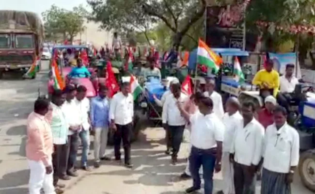 tractor rally held in karimnagar in solidarity of farmers protest in delhi under auspices of cpi, cpm parties - Sakshi