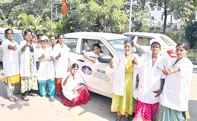 Harish Rao Distributes She Cabs For 18 Women By SC Corporation - Sakshi