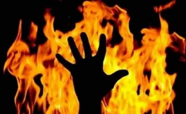 College Student Found With Severe Burns Along National Highway In UP - Sakshi