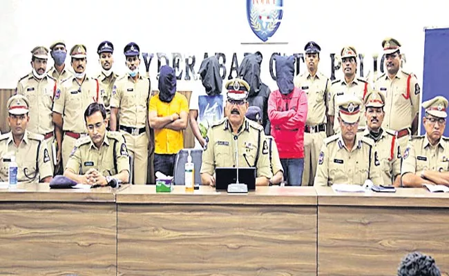 Hyderabad Police Rescue Kidnapped Banjara Hills Makeup Artist - Sakshi