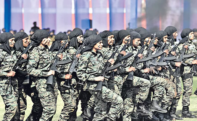 CRPF inducts women commandos into elite anti-Naxal Cobra unit - Sakshi