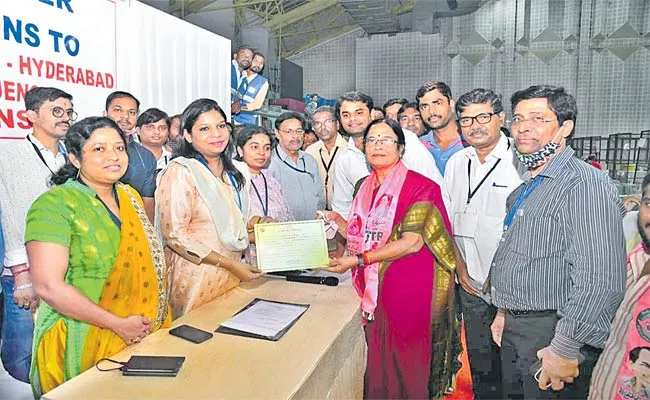 TRS Candidate Vani Devi Wins Graduates MLC Election - Sakshi