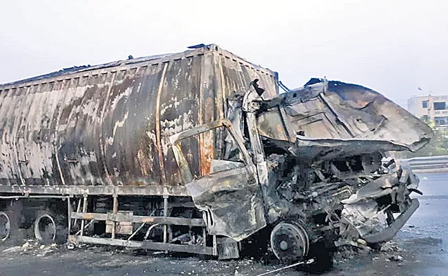 Two Live Burn In RajendraNagar Outer Ring Road - Sakshi