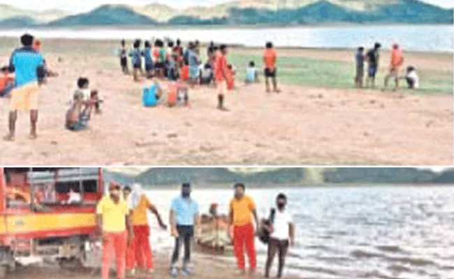 Odisha: Boat Capsizes In Swabhiman Anchal, Three Missing - Sakshi
