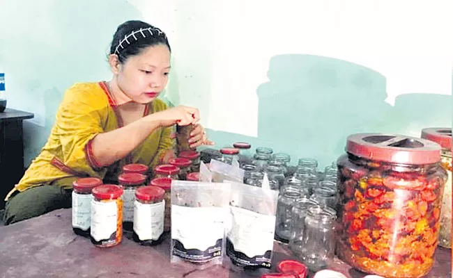 Arunachal Pradesh pickle queen helps group of housewives - Sakshi